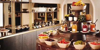 Mountainbike Urlaub - Sauna - Bad Hindelang Unterjoch - Frühstücksbuffet im Burg Hotel  - Burg Hotel Oberlech