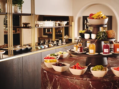 Mountainbikehotel: Frühstücksbuffet im Burg Hotel  - Burg Hotel Oberlech