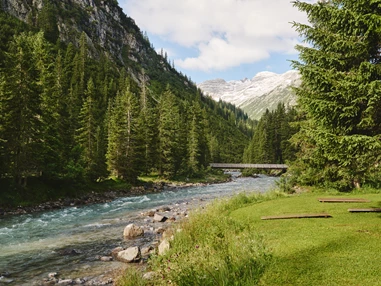 Mountainbikehotel: Waldschwimmbad Lech  - Burg Hotel Oberlech