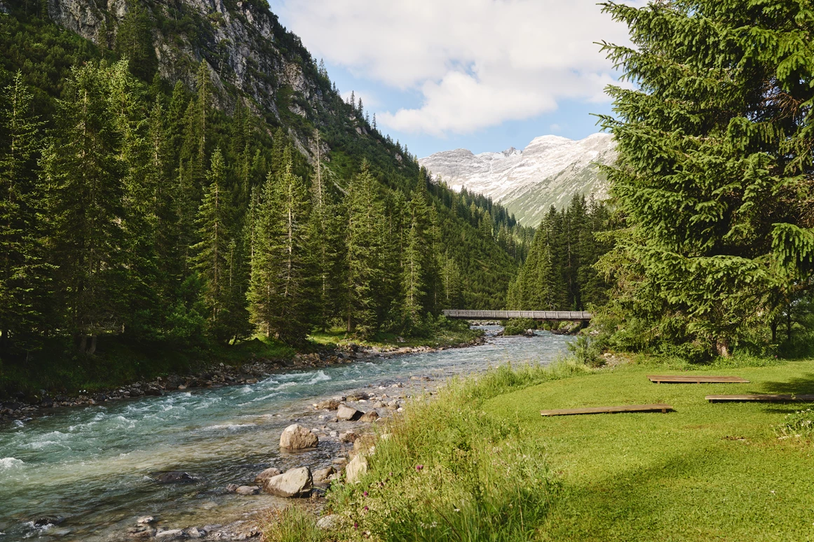 Mountainbikehotel: Waldschwimmbad Lech  - Burg Hotel Oberlech