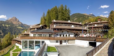 Mountainbike Urlaub - Sauna - Das Hotel Goldried in Osttirol ist eines der am schönsten gelegenen Hotels in Österreich. Die Anlage befindet sich auf 1000 Meter Höhe mit Panoramablick auf die Berge und das Dorf Matrei in Osttirol.  - Hotel Goldried