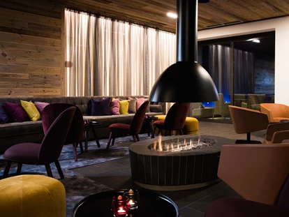 Mountainbike Urlaub - Niederdorf (Trentino-Südtirol) -  Lounge
Die gemütlich eingerichtete Lounge dient der Entspannung, des Genusses und der Ruhe. Hier sitzen Sie bequem in Ihrem Bademantel und genießen erfrischende Getränke mit Ihren Freunden. - Hotel Goldried