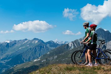 Mountainbikehotel: Nationalpark Hohe Tauern

Matrei in Osttirol hat das Glück, sich mitten im größten Nationalpark Mitteleuropas zu befinden. Das Hotel Goldried ist der ideale Ausgangspunkt um eine Erkundungstour durch die Nationalparklandschaft zu starten.  - Hotel Goldried