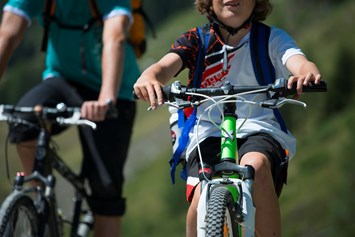 Mountainbikehotel: Osttirol ist ein Eldorado für Mountainbiker.

Bei insgesamt 1.000 Kilometern, aufgeteilt auf 120 markierten Mountainbikerouten finden alle Biker, egal wie geübt, was sie suchen. O - Hotel Goldried