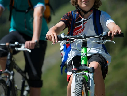 Mountainbike Urlaub - Niederdorf (Trentino-Südtirol) - Osttirol ist ein Eldorado für Mountainbiker.
Bei insgesamt 1.000 Kilometern, aufgeteilt auf 120 markierten Mountainbikerouten finden alle Biker, egal wie geübt, was sie suchen. O - Hotel Goldried