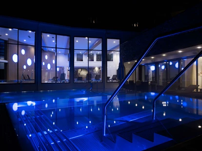 Mountainbike Urlaub - Niederdorf (Trentino-Südtirol) - Hotel Goldried by night - Hotel Goldried