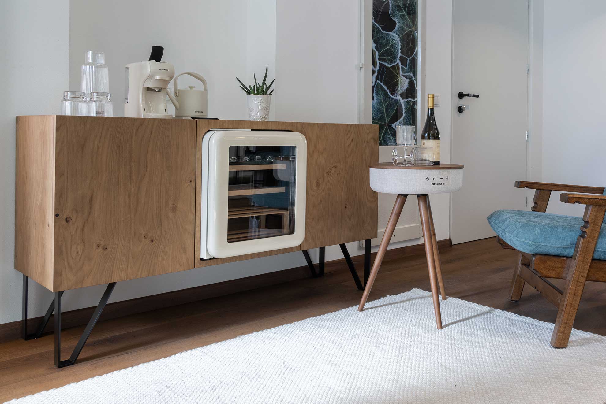 Mountainbikehotel: Bluetooth-Tisch, Minibar und Safe, Kaffeemaschine und Wasserkocher: die Ausstattung lässt keine Wünsche offen.  - Michlhaus nature and suites