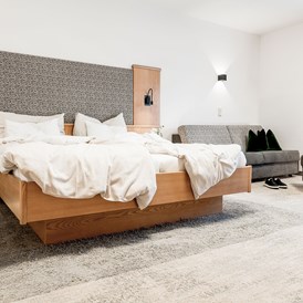 Mountainbikehotel: KOMFORTABEL Doppelzimmer mit Couch mit Teppichboden - B&B Hotel | Appartements | Bar dieBARBARA 