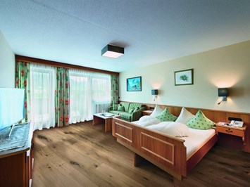 Hotel Hubertushof Zimmerkategorien Doppelzimmer Komfort mit Zugspitzblick