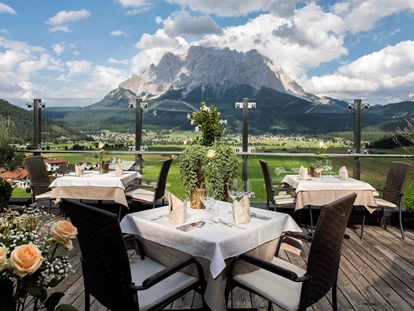 Mountainbike Urlaub - Sauna - Bad Hindelang Unterjoch - Terrasse mit Zugspitzblick
© Rupert Mühlbacher - Hotel Hubertushof