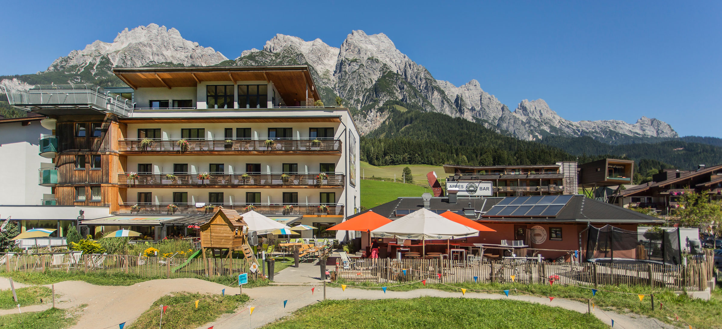 Mountainbike Urlaub - Pools: Infinity Pool - Österreich - Außenansicht Hotel Bacher Leogang - Hotel Bacher Leogang