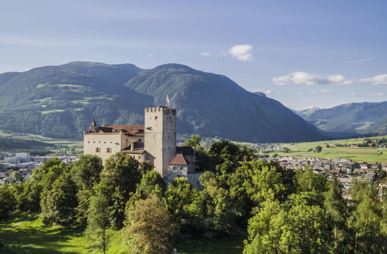 Hotel | Chalet Das Alpenschlössel Ausflugsziele Messner Mountain Museum Schloss Juval