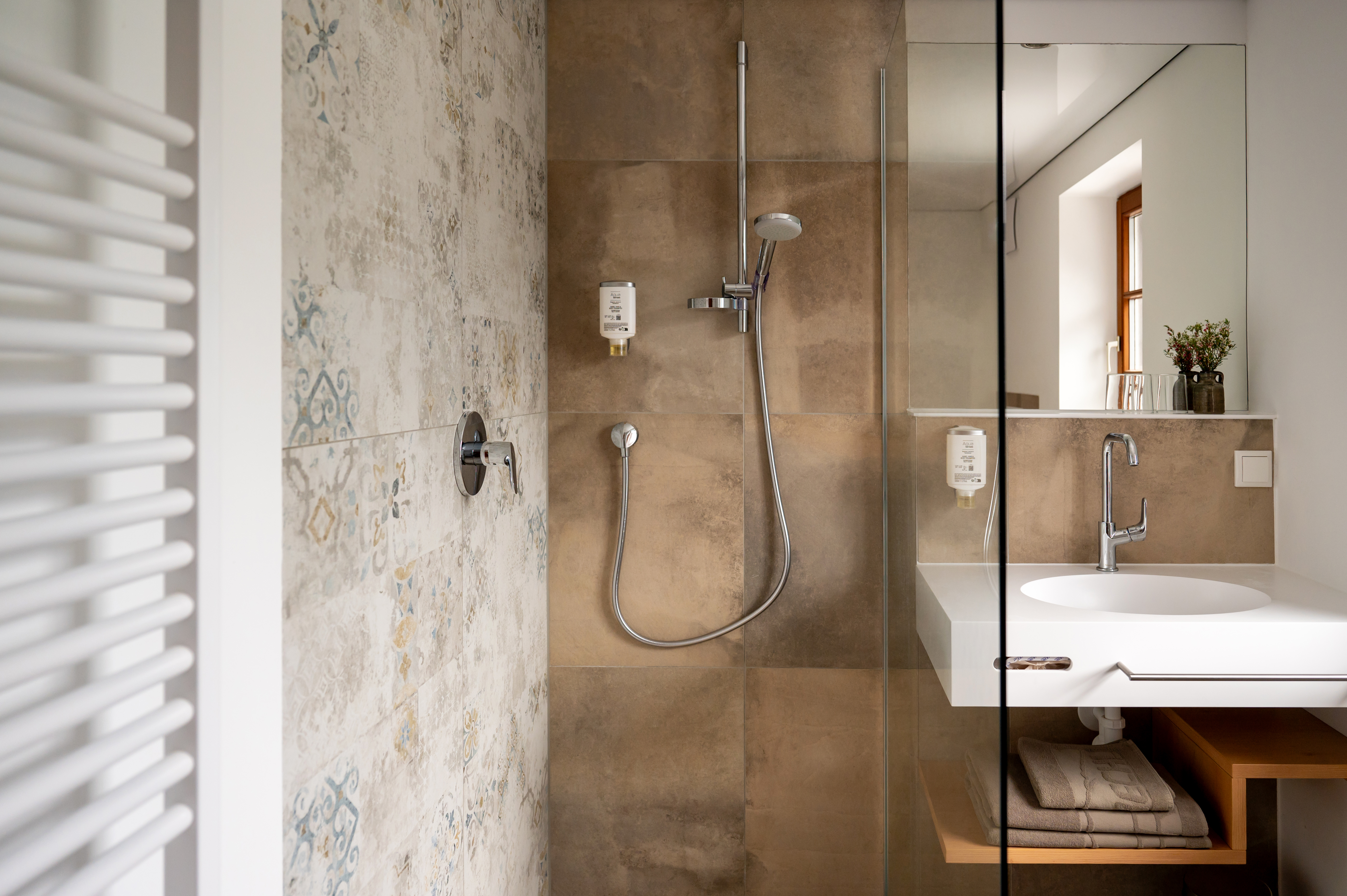 Mountainbikehotel: Badezimmer - Familienzimmer / Doppelzimmer Alpin - Hotel DER HECHL