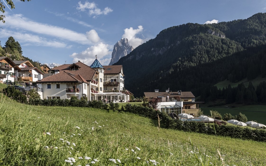 Mountainbikehotel: Eingebettet in die wundervolle Dolomitenlandschaft, ist unser Hotel für Ruhe-Suchende der ideale Rückzugsort. - Alpenheim  Charming Hotel & Spa Hotel
