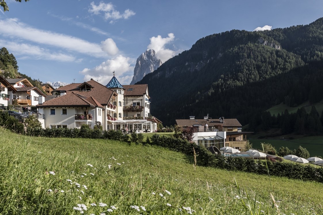 Mountainbikehotel: Eingebettet in die wundervolle Dolomitenlandschaft, ist unser Hotel für Ruhe-Suchende der ideale Rückzugsort. - Alpenheim  Charming Hotel & Spa Hotel