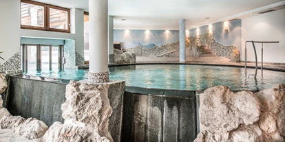 Mountainbike Urlaub - Haustrail - Trentino-Südtirol - Hotel Taubers Unterwirt, Innenpool - Aktiv- und Vitalhotel Taubers Unterwirt