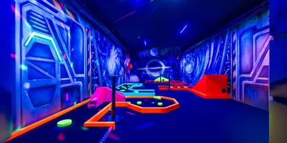 Mountainbike Urlaub - Südtirol - Hotel Prokulus Blacklight Indoor Minigolf - Familien- & Wellnesshotel Prokulus