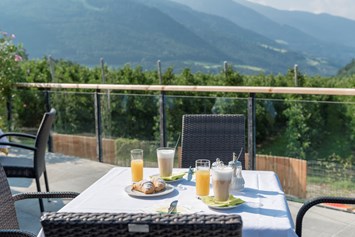 Mountainbikehotel: Genießen Sie ein reichhaltiges Frühstück von unserer Sonnenterrasse. - Hotel Jonathan ****