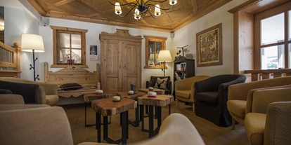 Mountainbike Urlaub - Haustrail - Trentino-Südtirol - Lobby & Barbereich - Hotel Innerhofer
