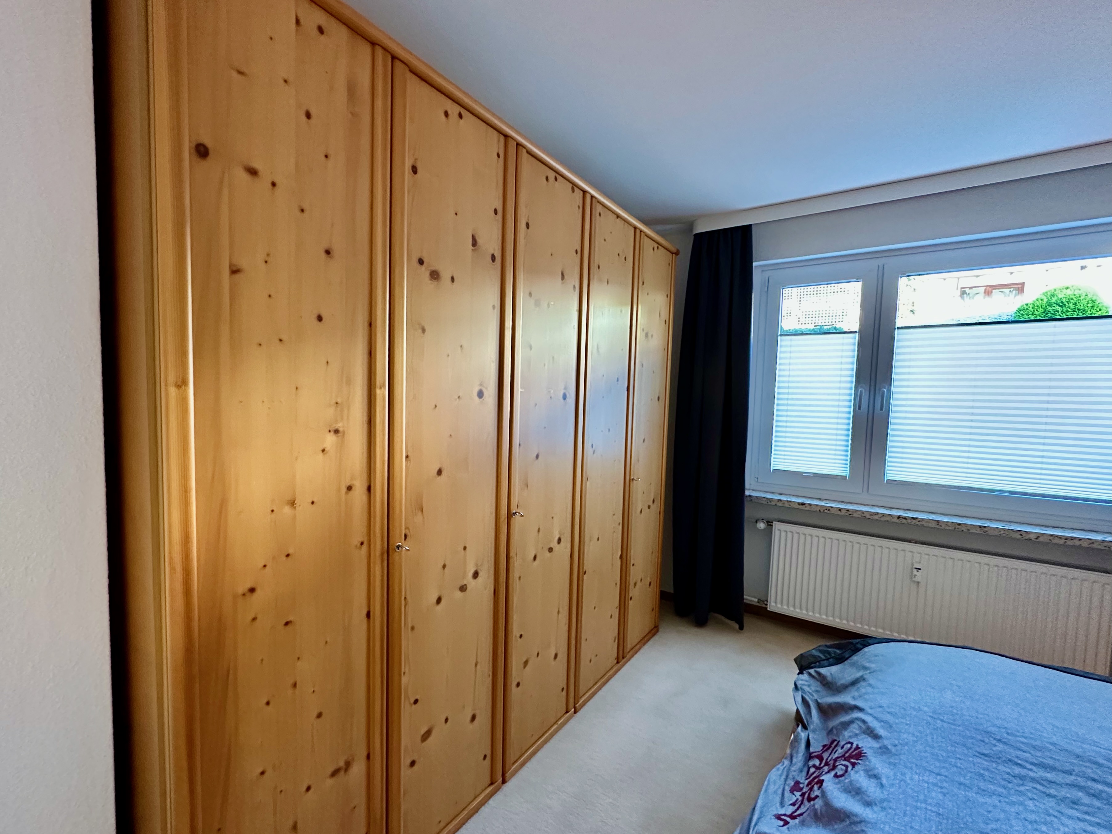 Mountainbikehotel: Im Schlafzimmer gibt es einen großen Kleiderschrank - Schöne Aussicht