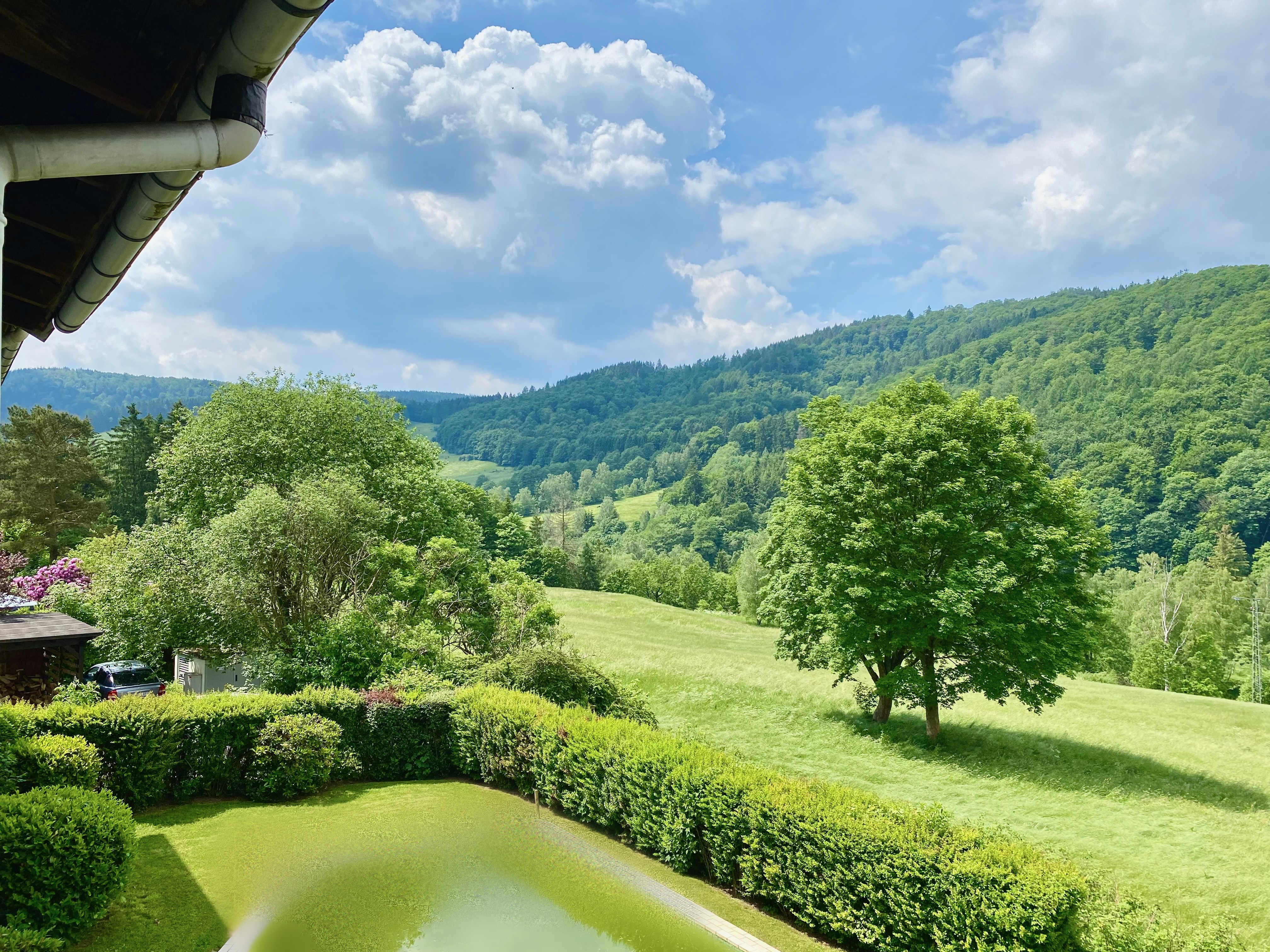 Mountainbikehotel: Der Ausblick im Sommer vom Balkon - Schöne Aussicht