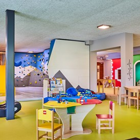 Mountainbikehotel: 180 m² großes Erlebnis-Kinderspielzimmer - Feldhof DolceVita Resort