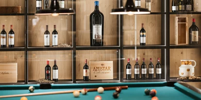 Mountainbike Urlaub - Südtirol - Weinlounge mit Billardtisch - Feldhof DolceVita Resort