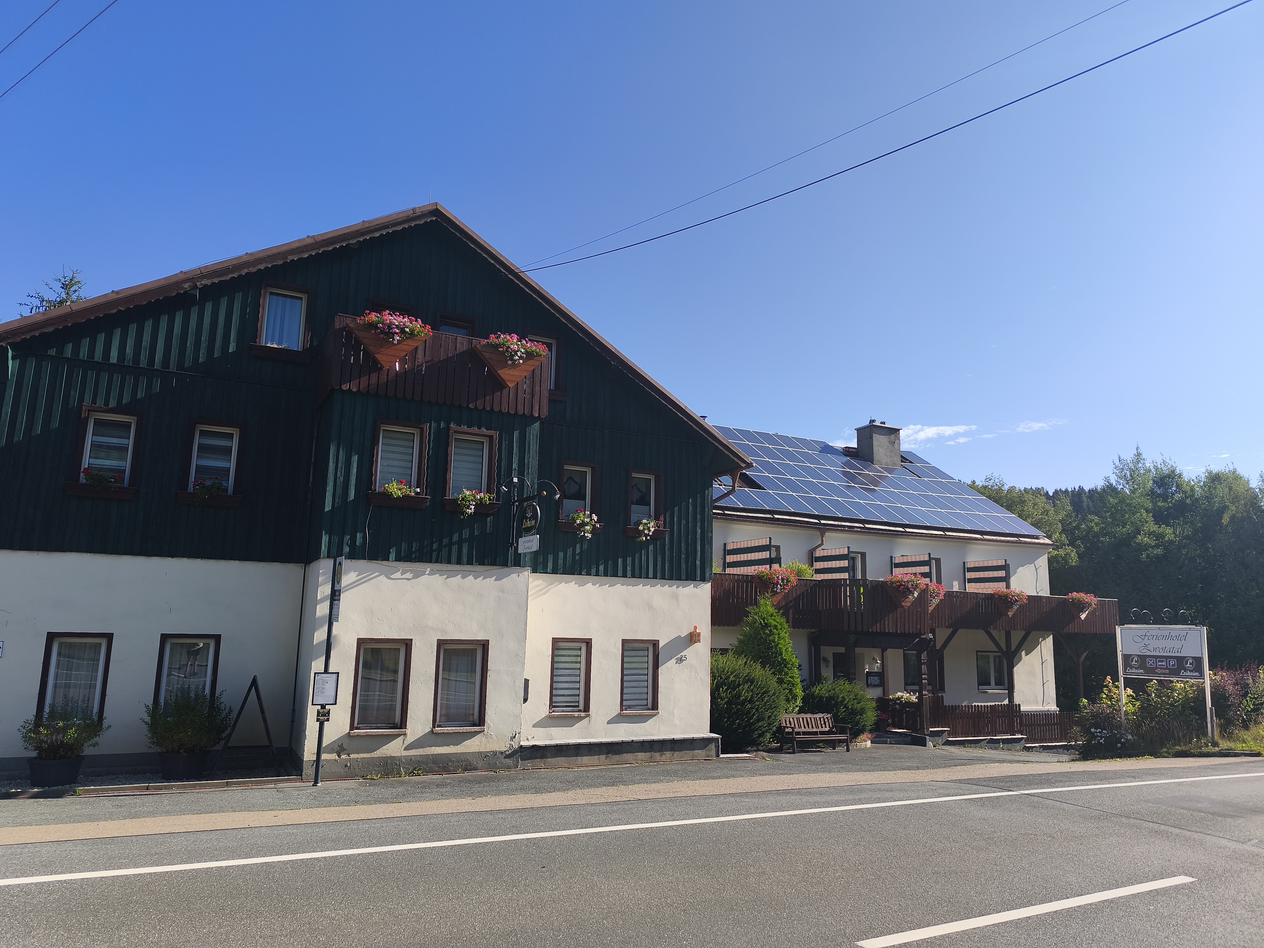 Mountainbike Urlaub - Hotel-Schwerpunkt: Mountainbike & Familie - Unser Haus - Ferienhotel Zwotatal