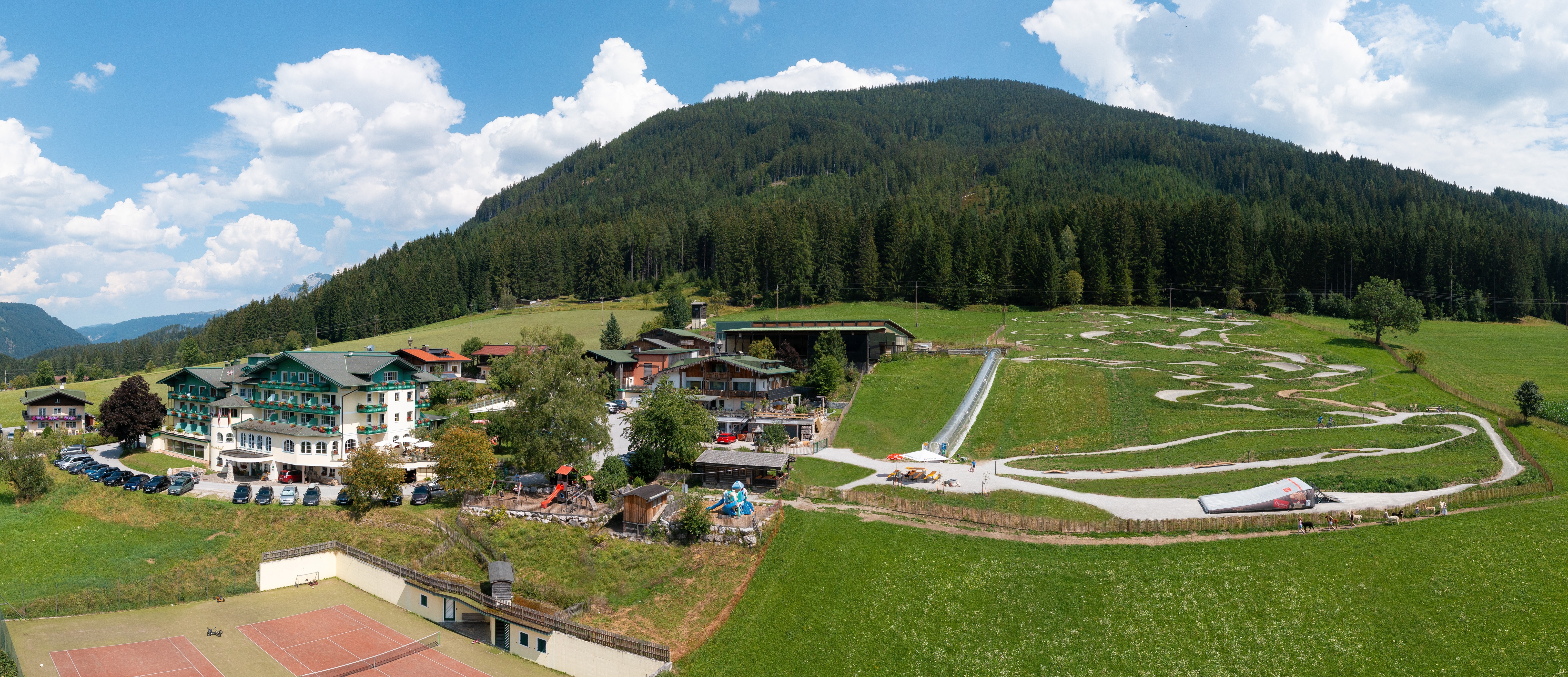 Mountainbikehotel: Martinerhof Resort Ansicht gesamtes Areal - Martinerhof
