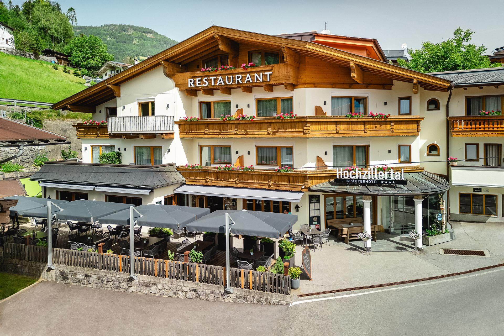 Mountainbike Urlaub - Kaltenbach (Kaltenbach) - Außenansicht  - Kräuterhotel Hochzillertal****