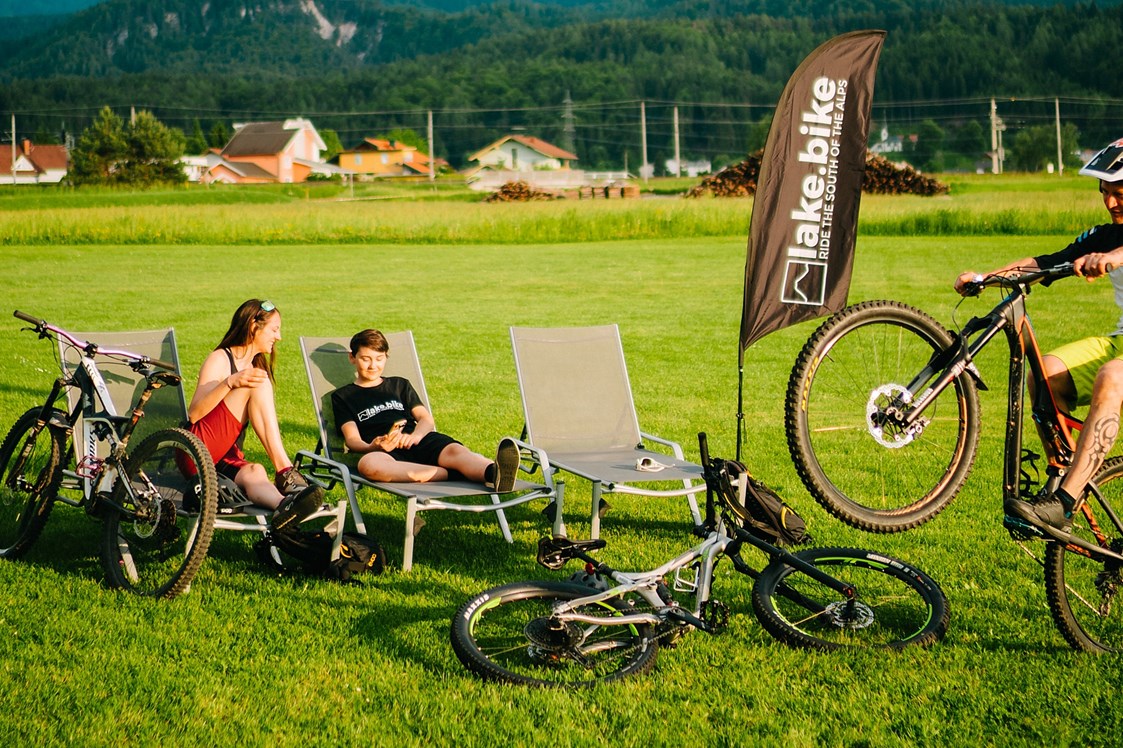Mountainbikehotel: Relaxen im riesigen Garten - Ferienwohnungen und Seebungalows am Faaker See - Karglhof OG