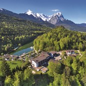 Mountainbikehotel - Das Riessersee liegt umgeben von Natur und Bergen. - Riessersee Hotel