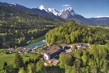 Mountainbikehotel: Das Riessersee liegt umgeben von Natur und Bergen. - Riessersee Hotel