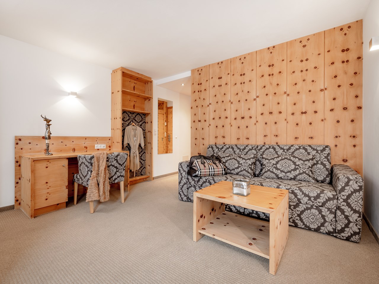 Alpen-Comfort-Hotel Central Zimmerkategorien Naturappartement Zirbe