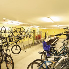 Mountainbikehotel: Unser Bikeraum auf 170m² - Sporthotel Schönruh