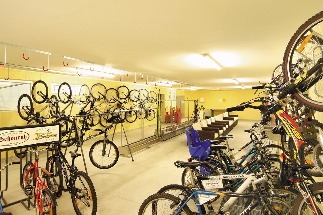 Mountainbikehotel: Unser Bikeraum auf 170m² - Sporthotel Schönruh