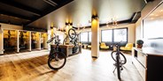 Mountainbike Urlaub - Fahrradraum: vorhanden - Schrauberlounge im natura Hotel Bodenmais - Hier brings du dein Rad wieder in Schuss! - natura Hotel Bodenmais