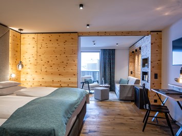 Hotel DAS ZWÖLFERHAUS Zimmerkategorien Zirbensuite Bergzeit