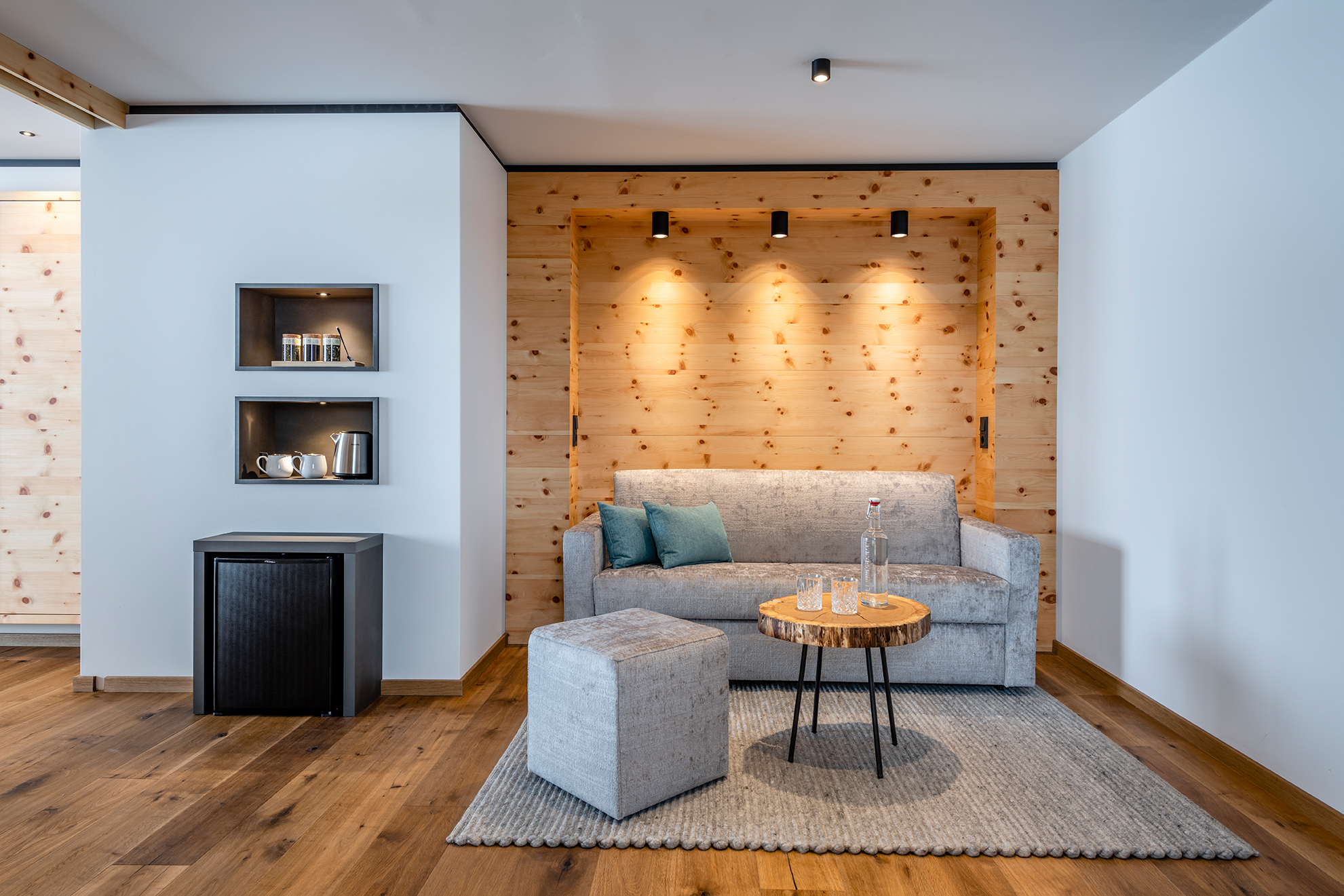 Hotel ZWÖLFERHAUS Zimmerkategorien Zirbensuite Verwöhnzeit 