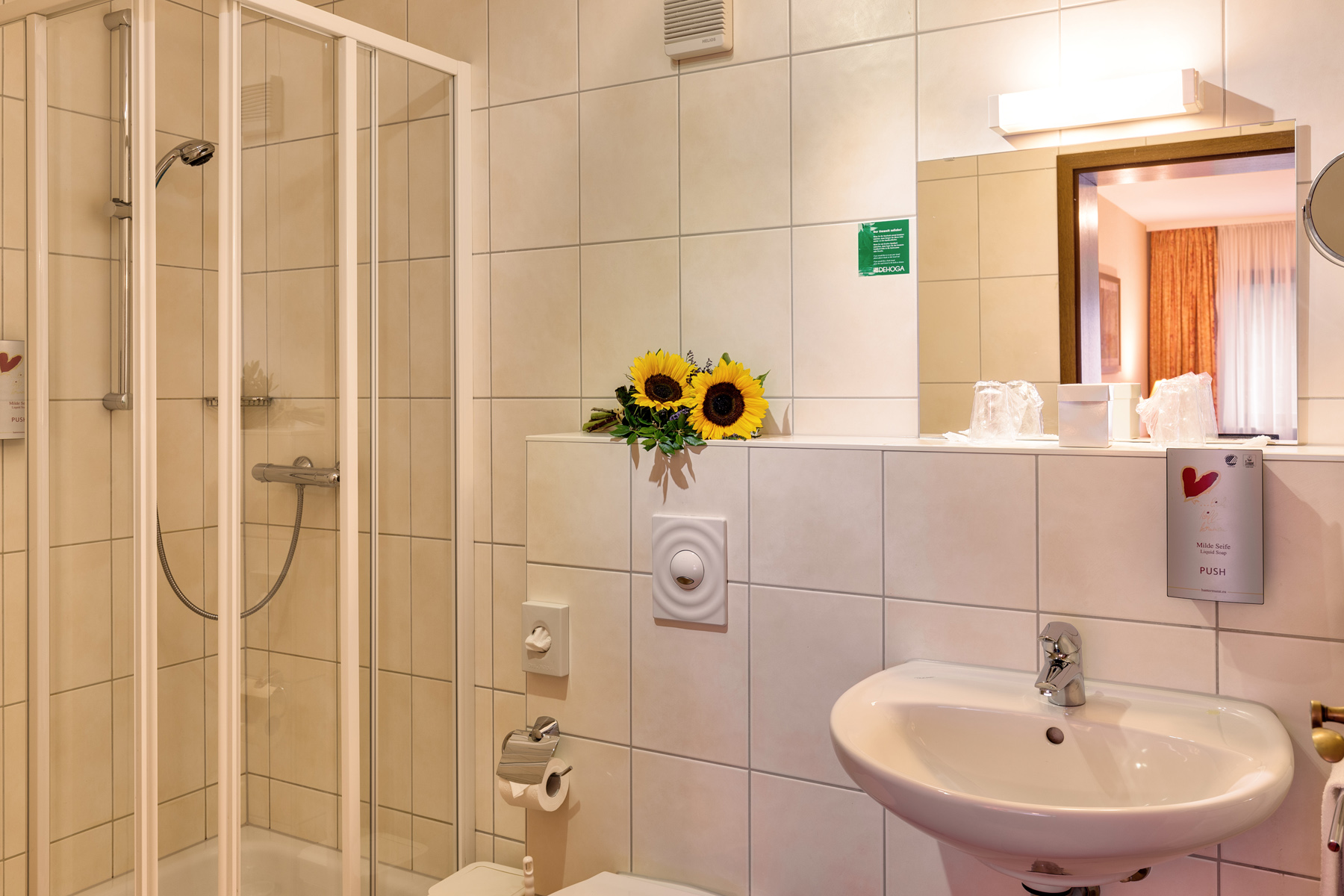 Mountainbikehotel: Beispiel Badezimmer - Hotel-Restaurant "Die kleine Blume"
