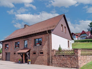 Mountainbikehotel: Unser Ferienhaus Storchenblick für 1-8 Personen inkl. Küche, Waschmaschine Wohnzimmer, 2 Badezimmer, Freisitz und Fahrradgarage - Apartment & Landhotel Zum Storchennest