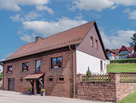 Mountainbikehotel: Unser Ferienhaus Storchenblick für 1-8 Personen inkl. Küche, Waschmaschine Wohnzimmer, 2 Badezimmer, Freisitz und Fahrradgarage - Apartment & Landhotel Zum Storchennest