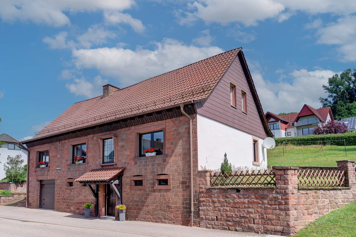 Mountainbikehotel: Unser Ferienhaus Storchenblick für 1-8 Personen inkl. Küche, Waschmaschine Wohnzimmer, 2 Badezimmer, Freisitz und Fahrradgarage - Apartment & Landhotel Zum Storchennest