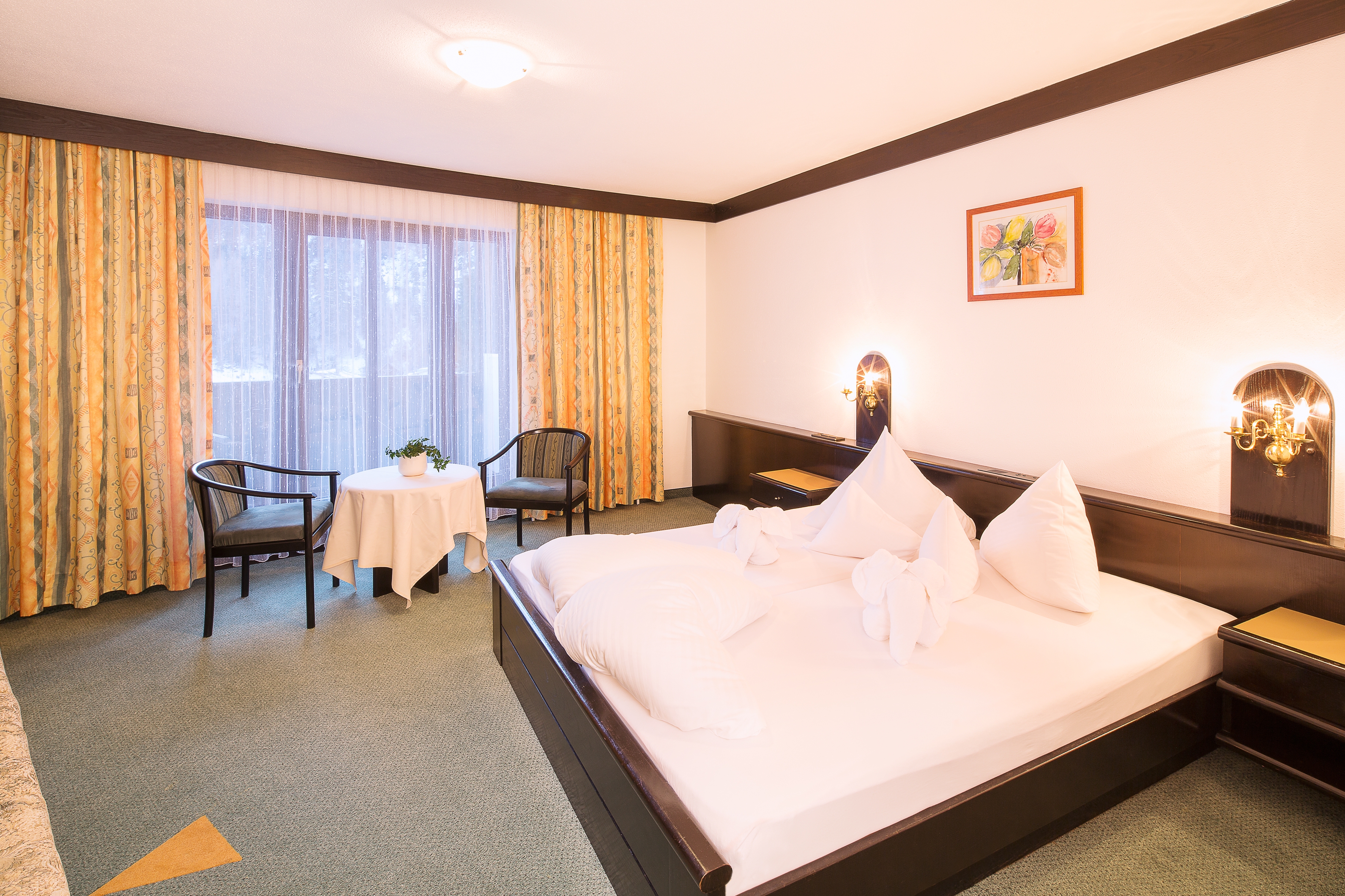 Mountainbike Urlaub - Verpflegung: Frühstück - PLZ 6542 (Österreich) - Doppelzimmer mit Südbalkon Hotel Neue Burg - Hotel Neue Burg