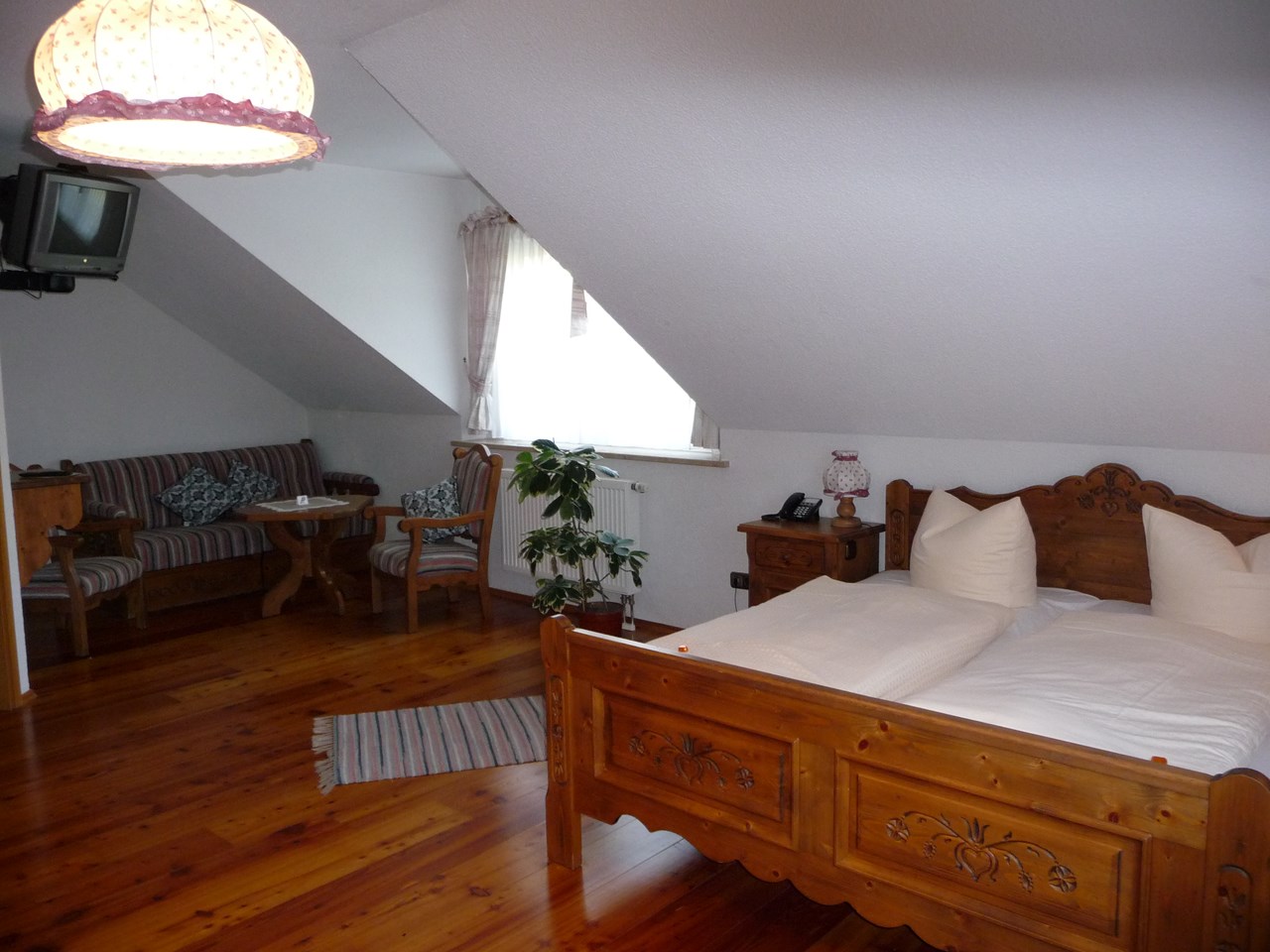 Hotel-Gasthaus Steiger mit Ferienhaus und Ferienwohnungen Zimmerkategorien DZ Suite