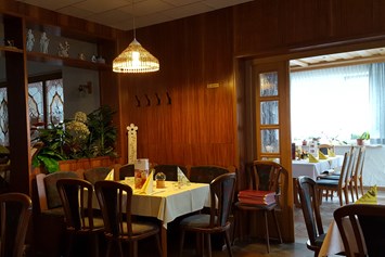 Mountainbikehotel: Restaurant mit Frühstückzimmer - Hotel-Gasthaus Steiger mit Ferienhaus und Ferienwohnungen