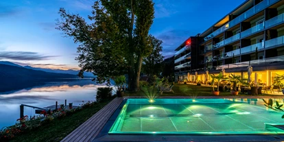 Mountainbike Urlaub - Umgebungsschwerpunkt: See - Infinitypool bei Nacht - Villa Postillion am See
