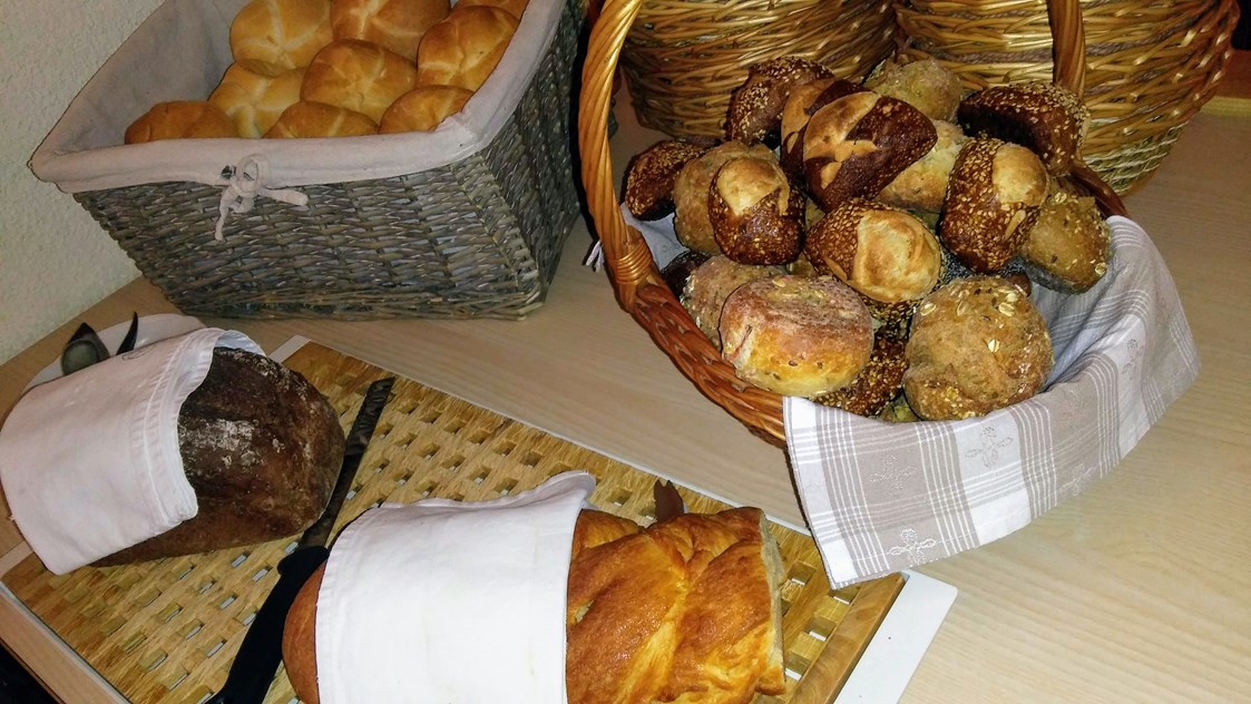 Mountainbikehotel: Brotstation bei Frühstück - Die Lilie - Hotel Garni