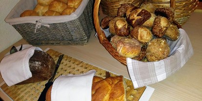 Mountainbike Urlaub - Füssen - Brotstation bei Frühstück - Die Lilie - Hotel Garni