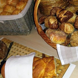 Mountainbikehotel: Brotstation bei Frühstück - Die Lilie - Hotel Garni